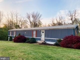 /international/us/437-shady-creek-road-clear-brook-va-110108718829/