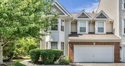 /international/us/220-hidden-lake-drive-morganville-nj-110108636599/