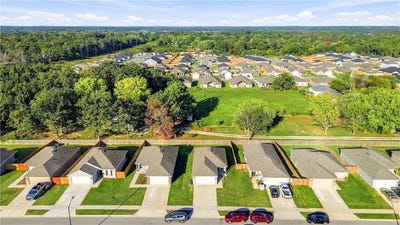 /international/us/3512-n-hariet-drive-siloam-springs-ar-110120456735/