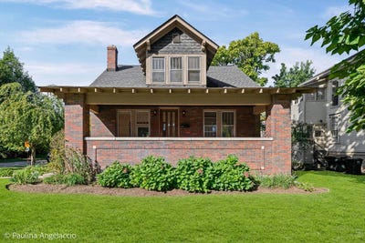 /international/us/418-s-hough-street-barrington-il-110120424824/