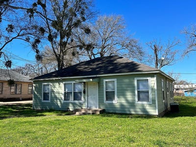 /international/us/502-west-third-street-brenham-tx-110096985984/
