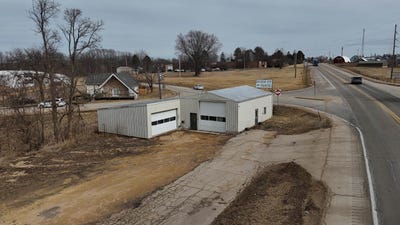 /international/us/1328-us-highway-20-w-elizabeth-il-110107777841/
