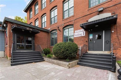 /international/us/1117-douglas-avenue-north-providence-ri-110108011291/