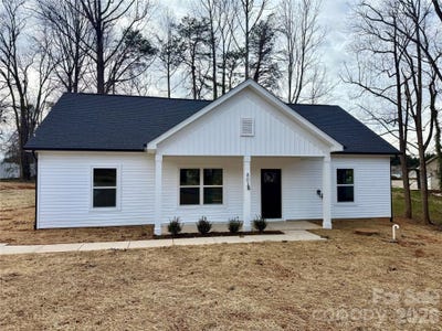 /international/us/803-w-1st-street-newton-nc-110105191855/