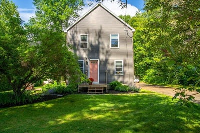 /international/us/42-winn-road-falmouth-me-110100445634/