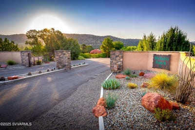 /international/us/16-chrysona-lane-sedona-az-110100684820/