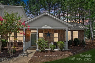 /international/us/206-stone-village-drive-fort-mill-sc-110101007852/