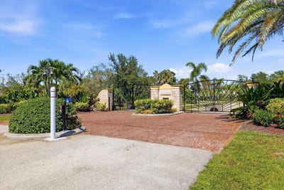 /international/us/10060-creekside-drive-placida-fl-110120040683/