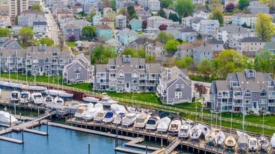 /international/us/700-shore-dr-fall-river-ma-110107859386/
