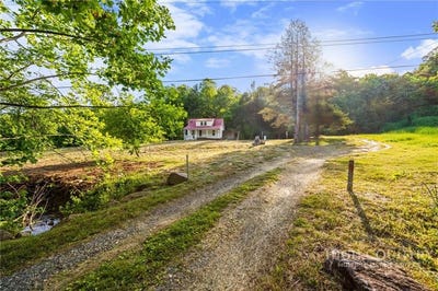 /international/us/657-lawrence-greene-road-deep-gap-nc-110108079187/