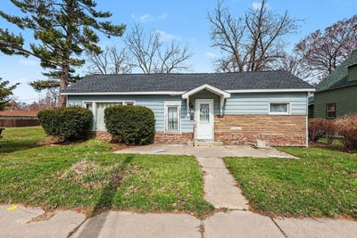 /international/us/319-fruit-street-south-haven-mi-110106702343/