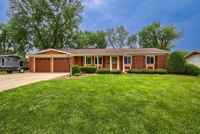 /international/us/104-sharon-lane-north-aurora-il-110108222054/