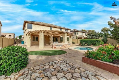 /international/us/18115-w-diana-avenue-waddell-az-110105388725/