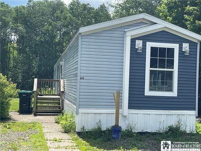 /international/us/66-brookside-estates-drive-road-jamestown-ny-110108998014/