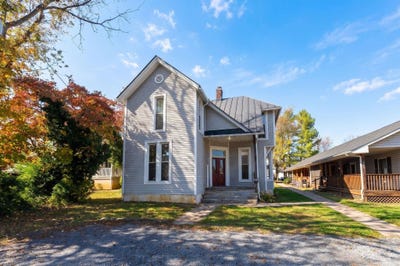 /international/us/409-s-linden-ave-waynesboro-va-110120883972/