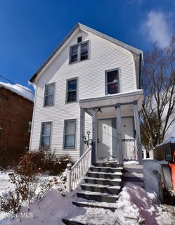 /international/us/107-dove-street-johnstown-ny-110105332411/