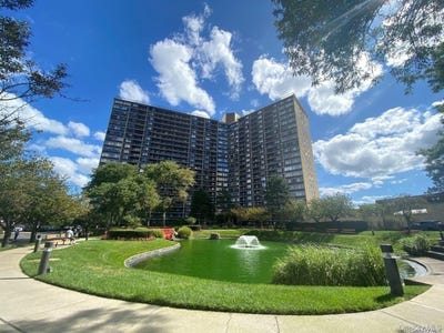 /international/us/2-bay-club-drive-bayside-ny-110108450963/