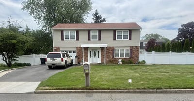 /international/us/14-green-place-south-setauket-ny-110108889301/