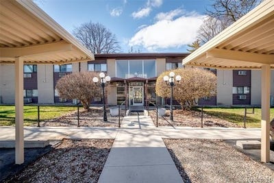 /international/us/995-n-cass-lake-road-waterford-twp-mi-110104628776/