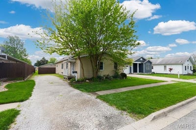 /international/us/410-henry-street-gillespie-il-110107651615/