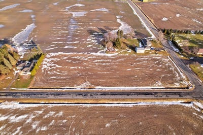 /international/us/king-road-bridgeport-mi-110104854407/