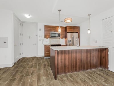 /international/us/701-ridge-hill-boulevard-yonkers-ny-110104939644/