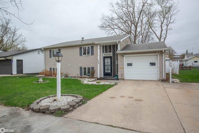 /international/us/120-s-woodworth-street-algona-ia-110107478339/