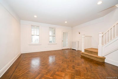 /international/us/72-19-72nd-street-glendale-ny-110106099574/