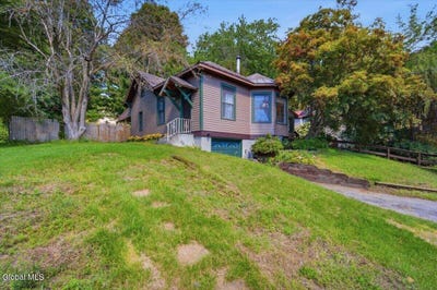 /international/us/1-lowell-street-ballston-spa-ny-110110087564/