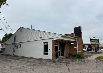 /international/us/18601-15-mile-road-clinton-township-mi-110105776542/