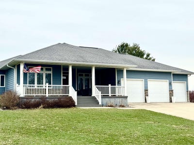 /international/us/136-pheasant-ave-storm-lake-ia-110105290398/
