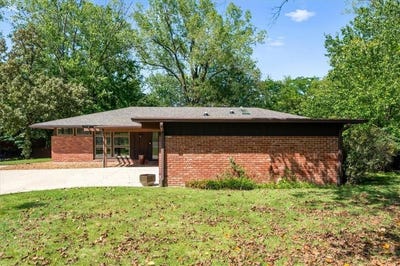 /international/us/2404-orchard-lane-lawrence-ks-110119968435/