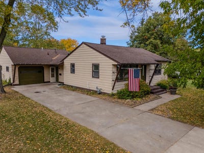 /international/us/1306-s-13th-avenue-wausau-wi-110120410302/