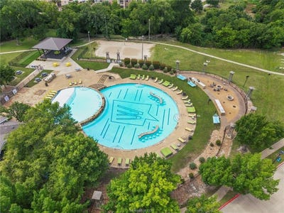 /international/us/1725-harvey-mitchell-college-station-tx-110108653582/