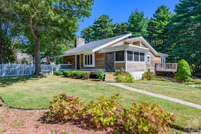 /international/us/6-cedar-street-cotuit-ma-110102330222/