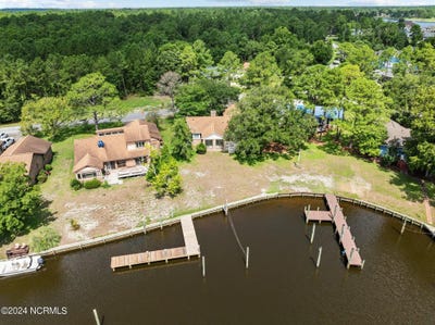 /international/us/5722-gondolier-drive-new-bern-nc-110107616487/