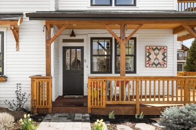 /international/us/608-s-birch-street-sisters-or-110106978842/