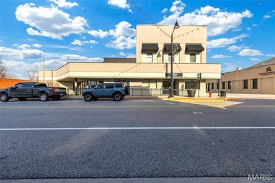/international/us/102-n-main-street-columbia-il-110103983595/