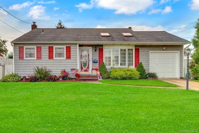 /international/us/820-n-hamilton-avenue-lindenhurst-ny-110120059561/