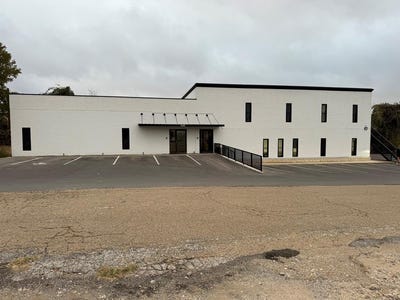 /international/us/1121-s-state-hwy-16-fredericksburg-tx-110095375224/