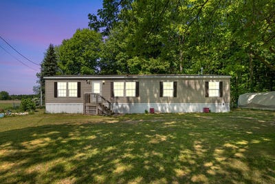 /international/us/2757-127th-avenue-morley-mi-110108468677/