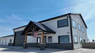 /international/us/214-airport-road-washington-ia-110110026406/
