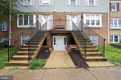 /international/us/1043-margate-court-sterling-va-110103388177/