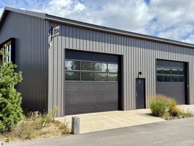 /international/us/7336-e-duck-lake-road-lake-leelanau-mi-110119657346/
