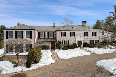 /international/us/19-hawkwood-lane-greenwich-ct-110106551030/