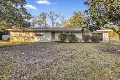 /international/us/13600-money-farm-road-ocean-springs-ms-110108351984/