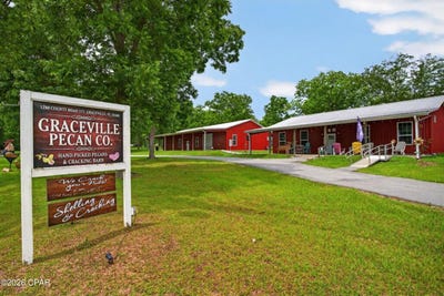 /international/us/1280-highway-173-graceville-fl-110108119086/