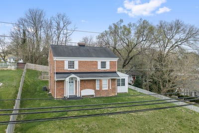/international/us/209-e-main-st-fincastle-va-110106731728/