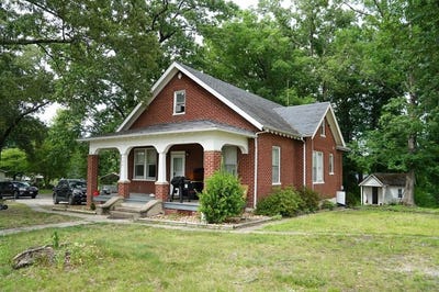 /international/us/704-lynchburg-avenue-brookneal-va-110108681080/