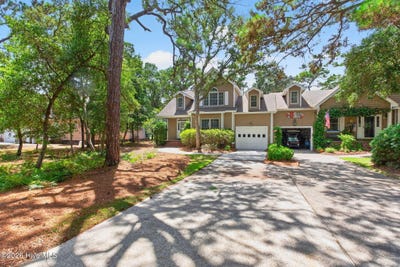 /international/us/105-oceangreens-lane-oak-island-nc-110109843332/